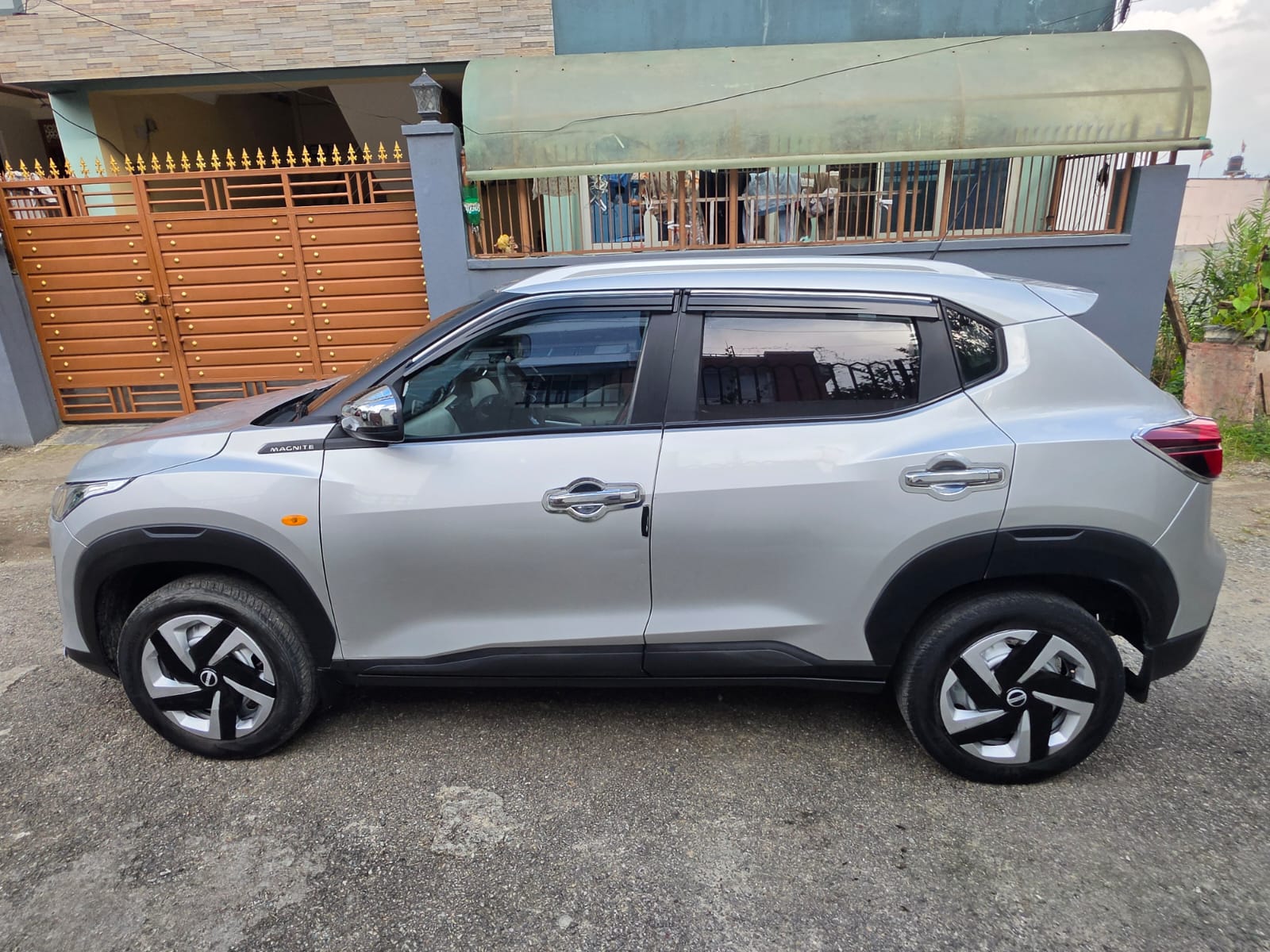 2022 Nissan Magnite in silver
